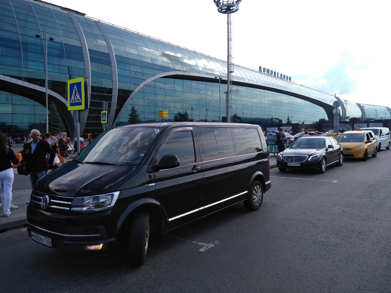 Услуги «Новое Жёлтое Такси » — Заказать минивэн такси в аэропорт Домодедово